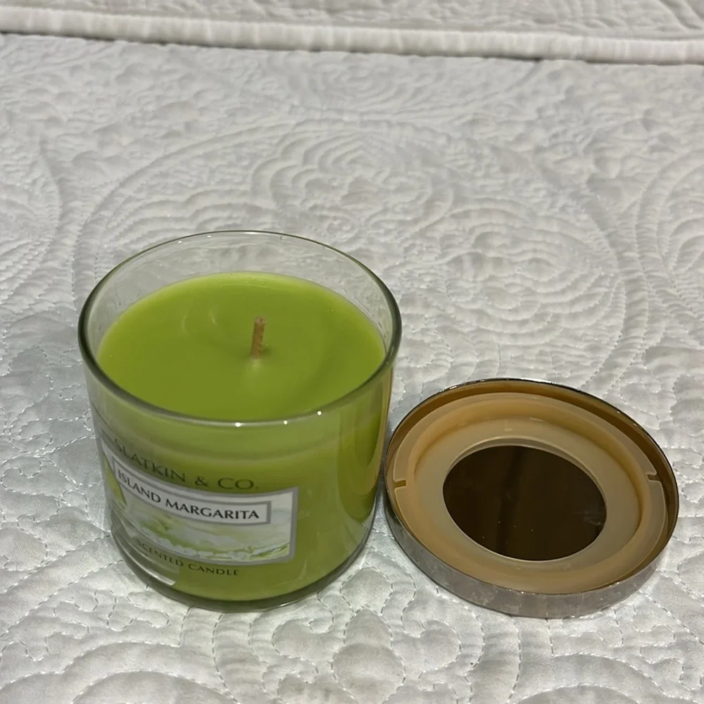 The White Barn and Slatkin Co sea‎ island cotton and island margarita candles